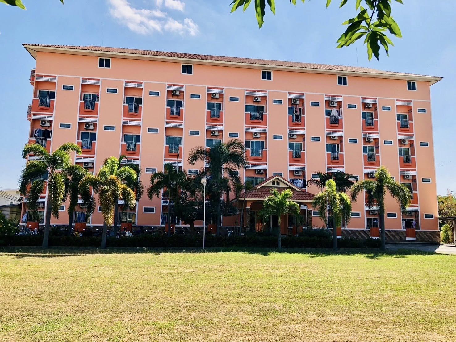 Sarakham Palace Building