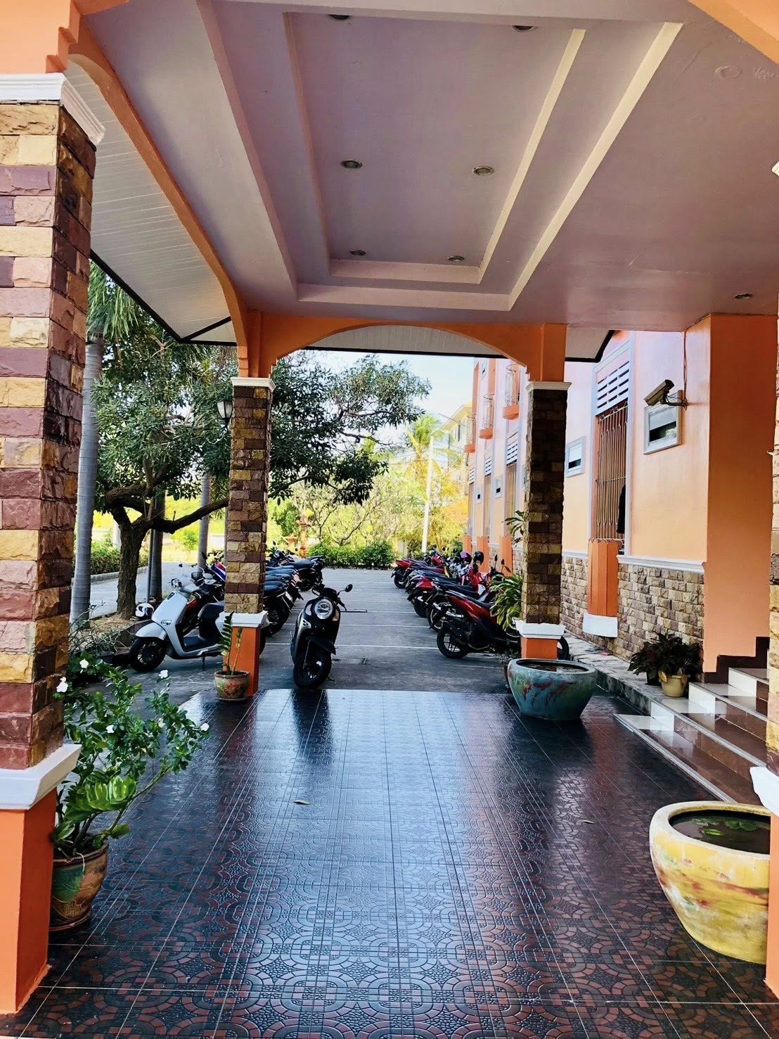 ที่จอดรถมีหลังคา